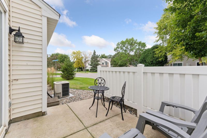 2785 Wagon Wheel Trl, Chaska, MN 55318