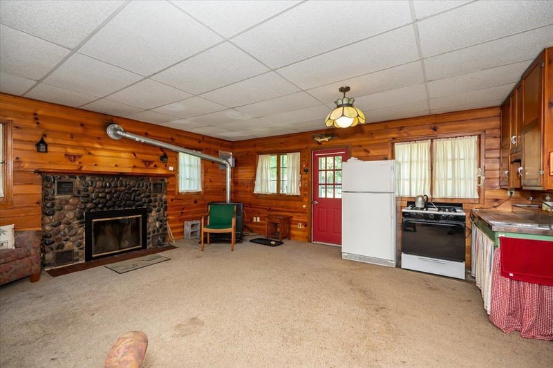 8977 Austin Rd, Alborn, MN 55702