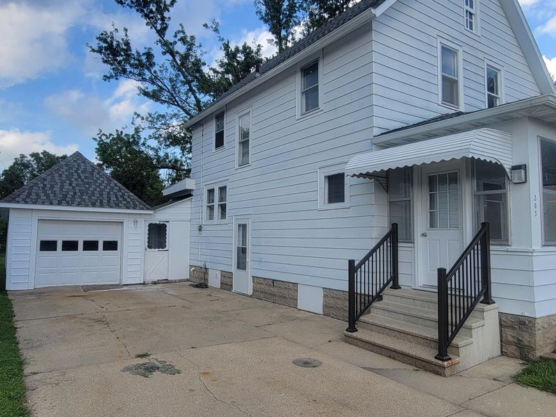 203 E Grove St, Rushford, MN 55971