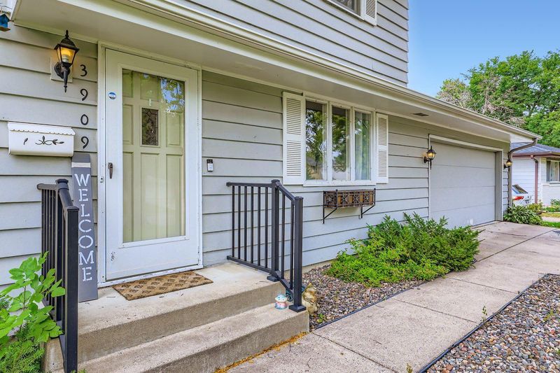 3909 Nevada Ave N, New Hope, MN 55427