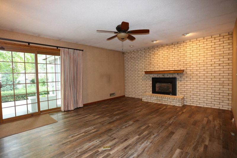 8224 W 104th St, Bloomington, MN 55438