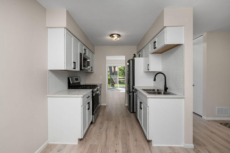 2080 103rd Ave NW, Coon Rapids, MN 55433