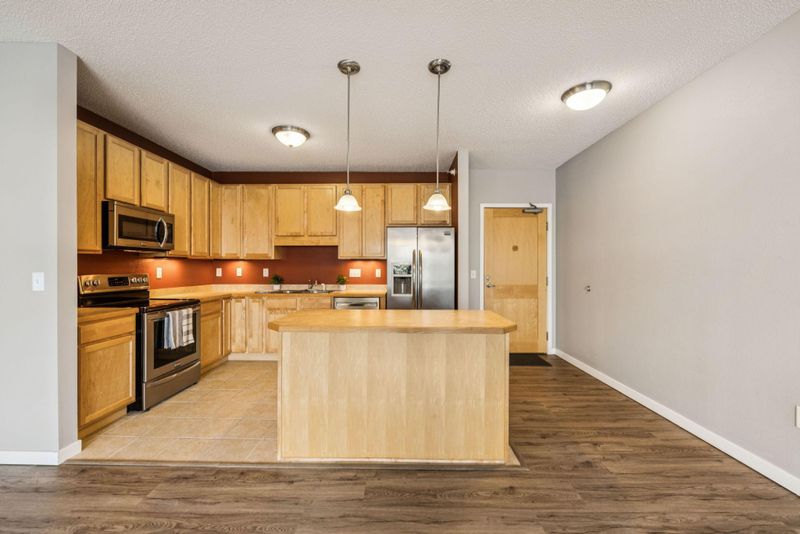 619 8th St SE #208, Minneapolis, MN 55414