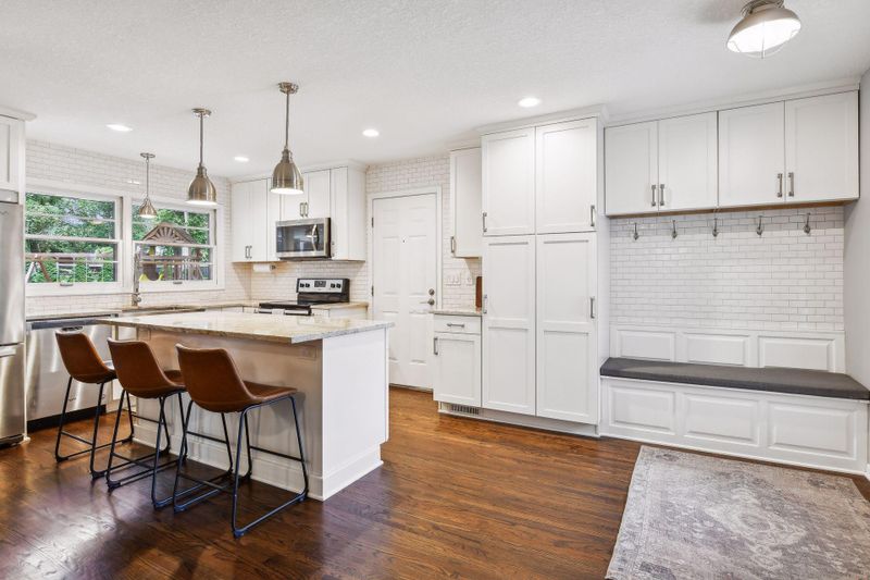 4608 Normandale Hglds Dr, Bloomington, MN 55437