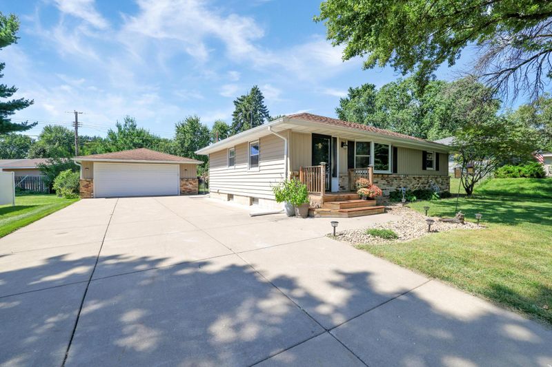 6017 Yukon Ave N, New Hope, MN 55428