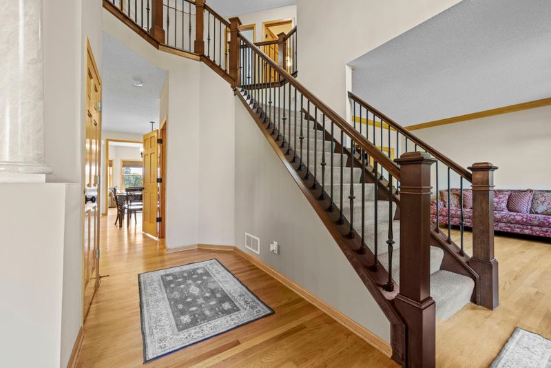 2226 Flora Ct, Hugo, MN 55038