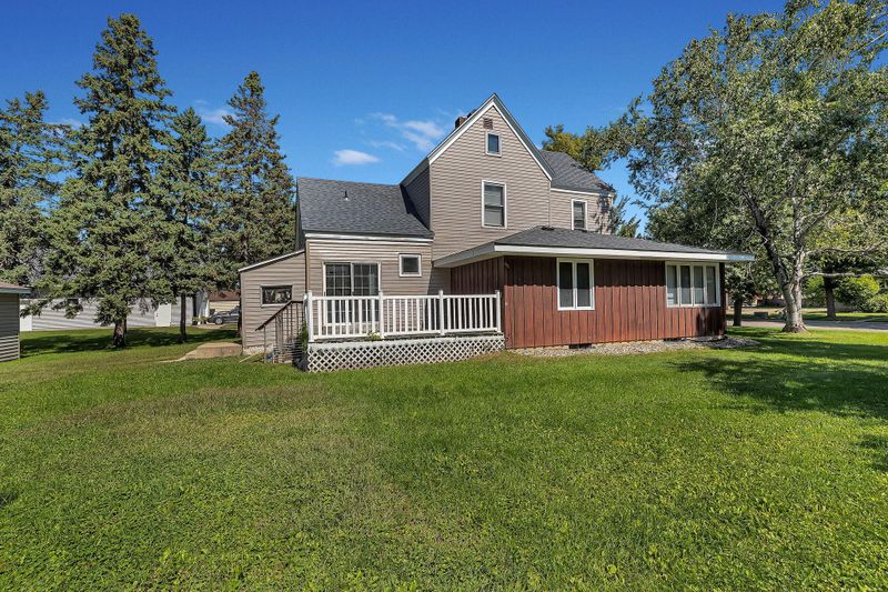 322 10th St SW, Willmar, MN 56201