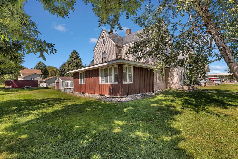 322 10th St SW, Willmar, MN 56201