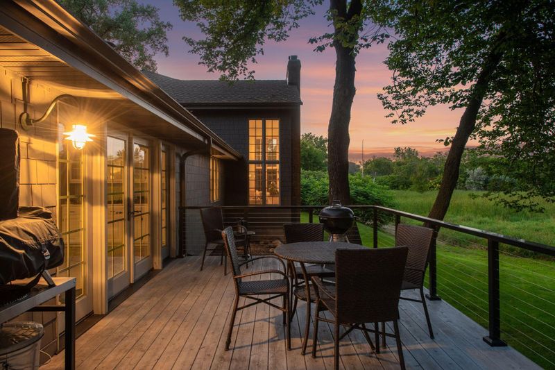 461 Peavey Ln, Wayzata, MN 55391