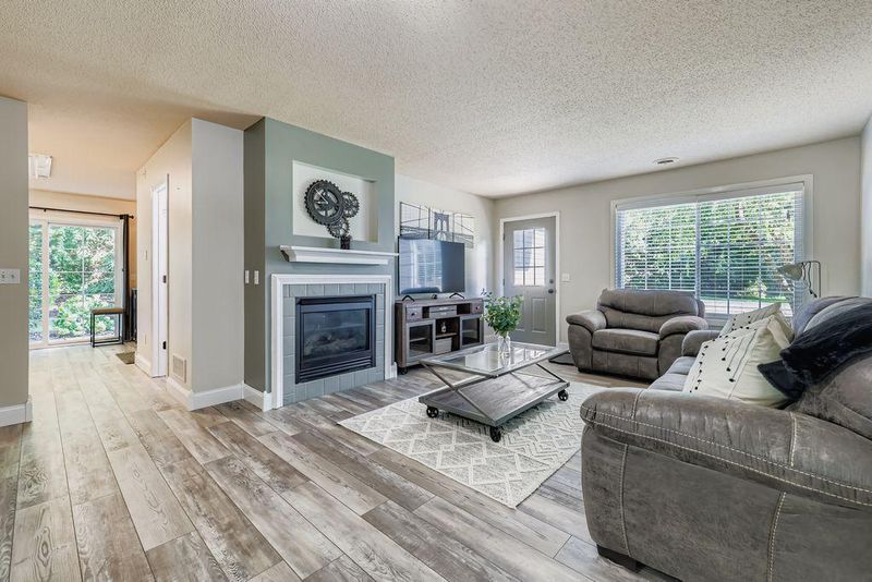 2033 Gresham Ave N, Oakdale, MN 55128