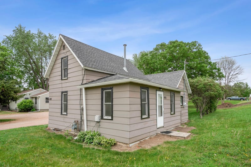 400 Forest St E, Belle Plaine, MN 56011
