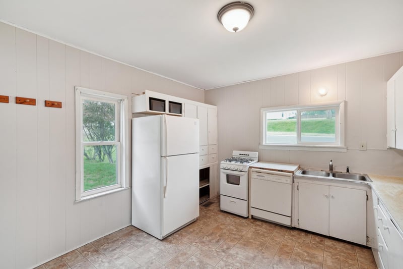 400 Forest St E, Belle Plaine, MN 56011