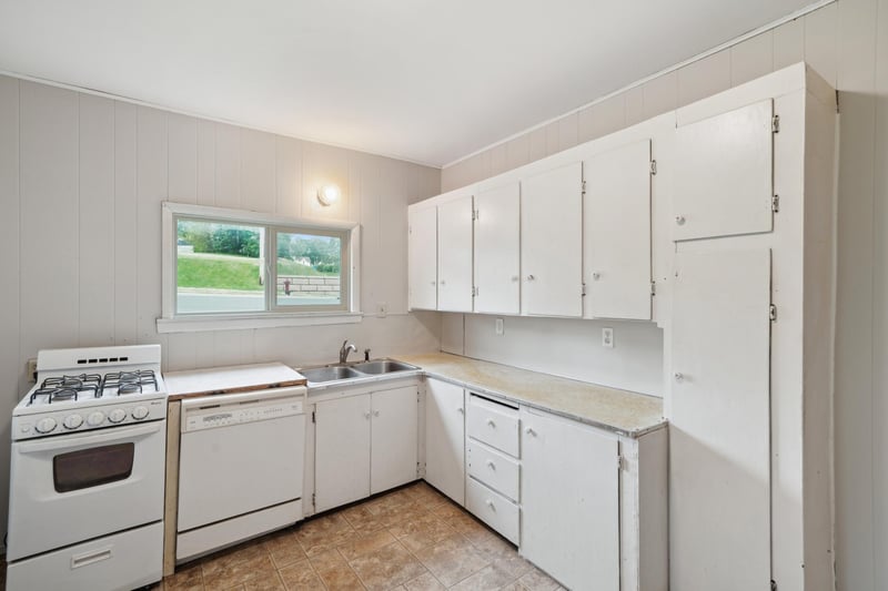 400 Forest St E, Belle Plaine, MN 56011