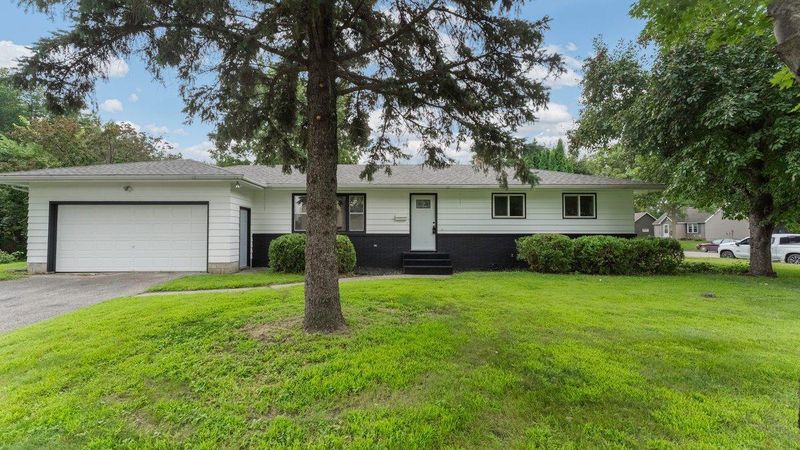 117 W Lockerbie St, Litchfield, MN 55355