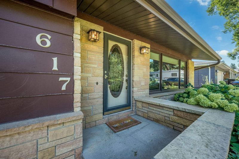 617 Olson Ave, Windom, MN 56101