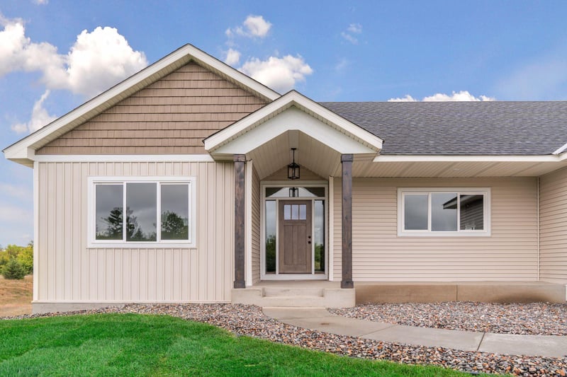 21477 Cottonwood St NW, Oak Grove, MN 55011