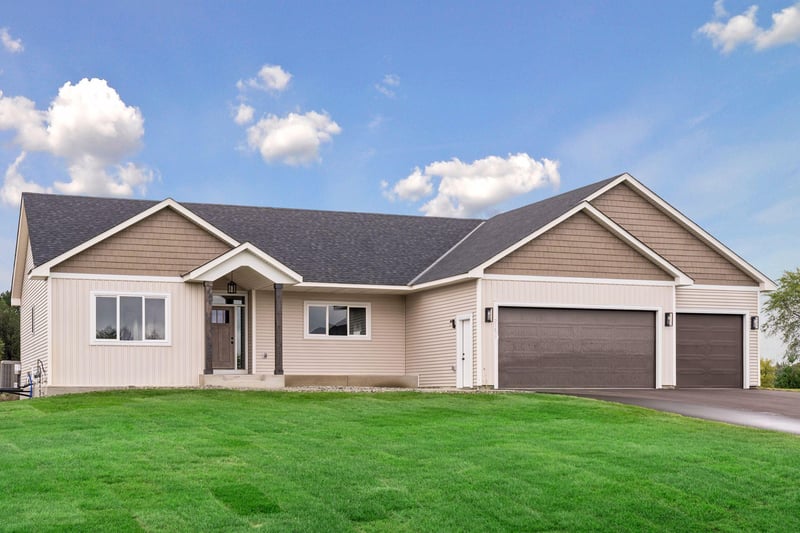 21477 Cottonwood St NW, Oak Grove, MN 55011