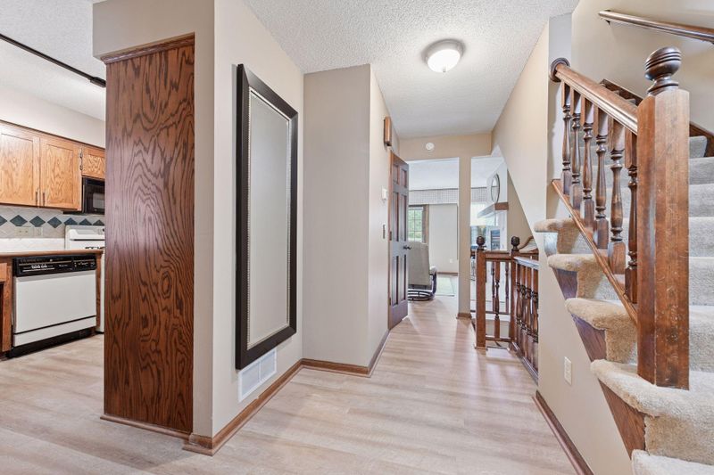 4184 Knob Cir, Eagan, MN 55122