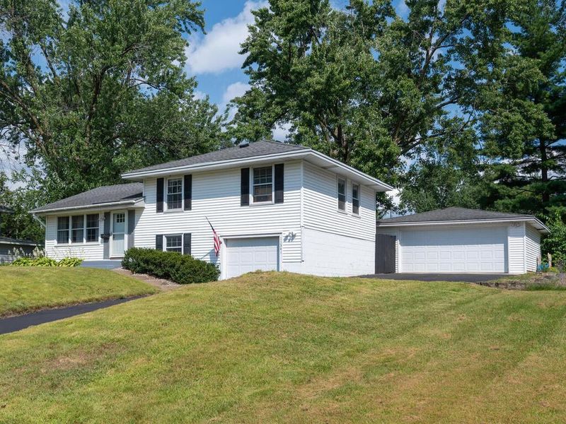 11341 Kell Rd, Bloomington, MN 55437