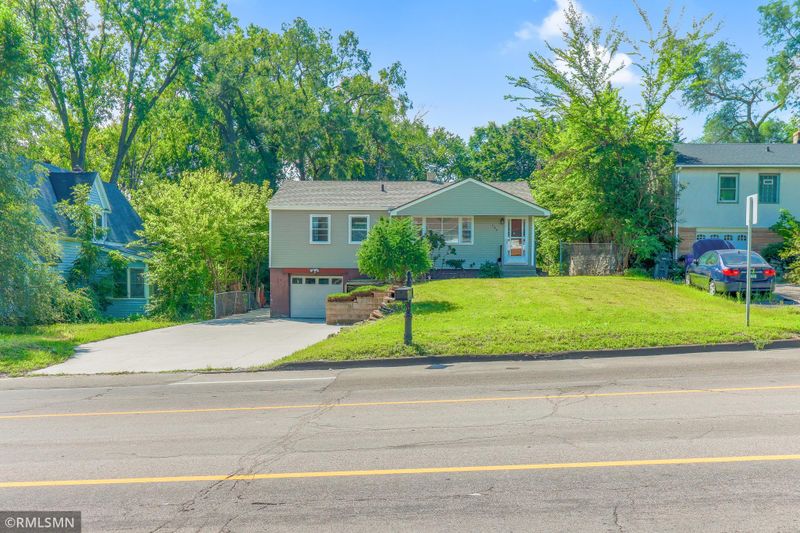 144 Larpenteur Ave E, Saint Paul, MN 55117
