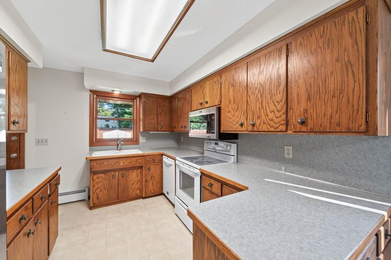 2730 Fernwood St, Roseville, MN 55113