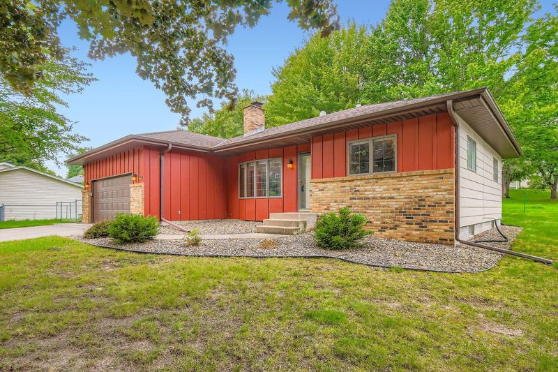 2507 Belmont Ln E, North Saint Paul, MN 55109