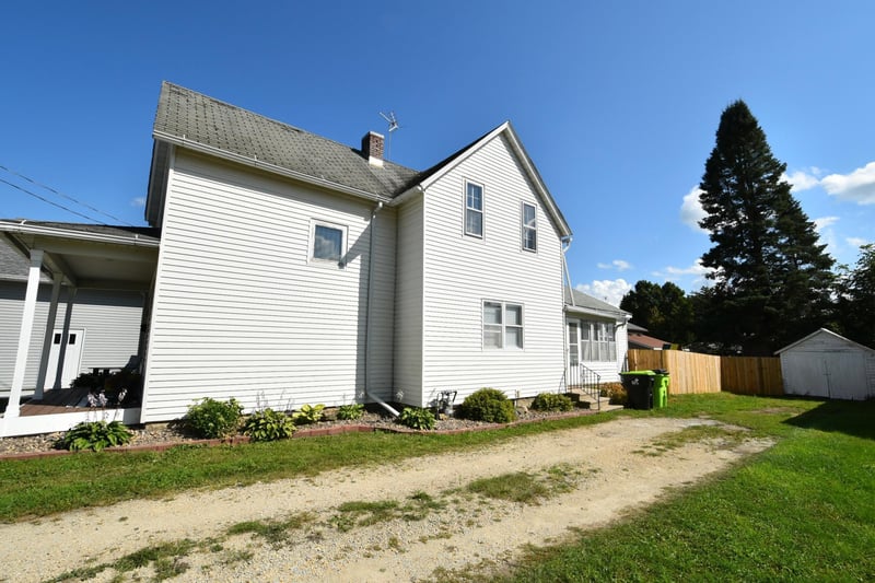 185 W 3rd St, Zumbrota, MN 55992