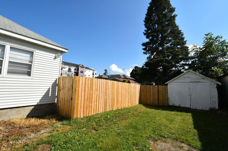 185 W 3rd St, Zumbrota, MN 55992