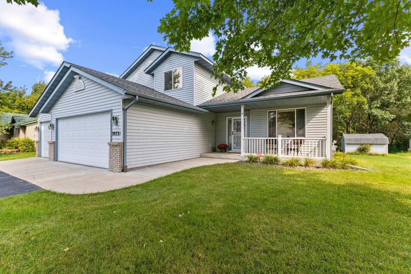 38221 Casselberry Dr, North Branch, MN 55056