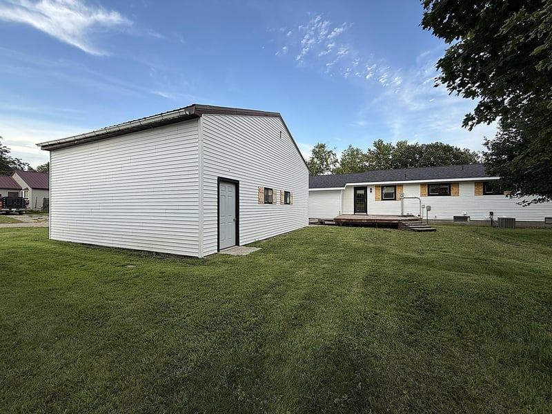 421 9th Ave, Madison, MN 56256