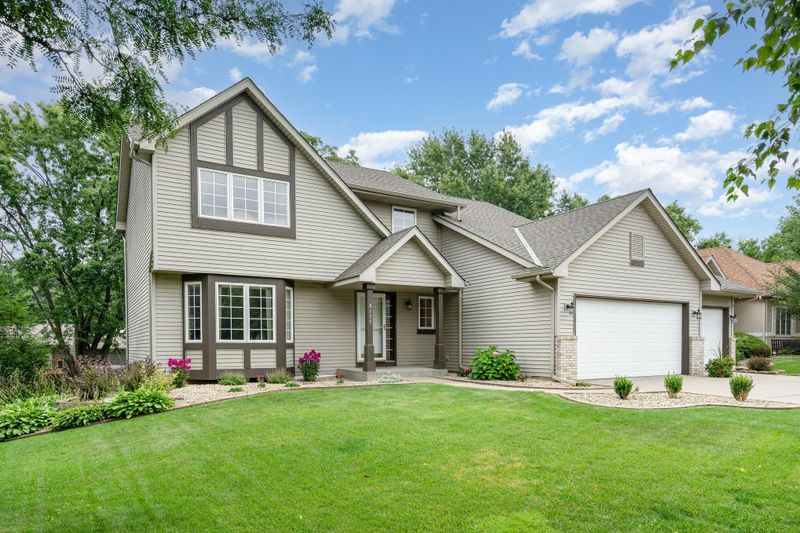 8155 Boulder Ridge Rd, Woodbury, MN 55125