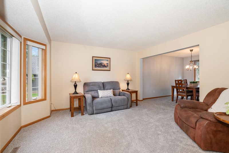 8155 Boulder Ridge Rd, Woodbury, MN 55125