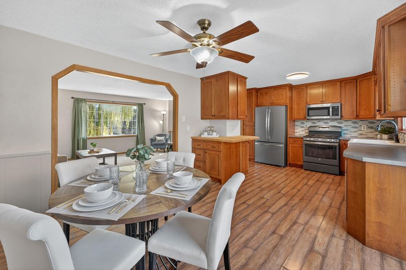 2835 Laurel St S, Cambridge, MN 55008