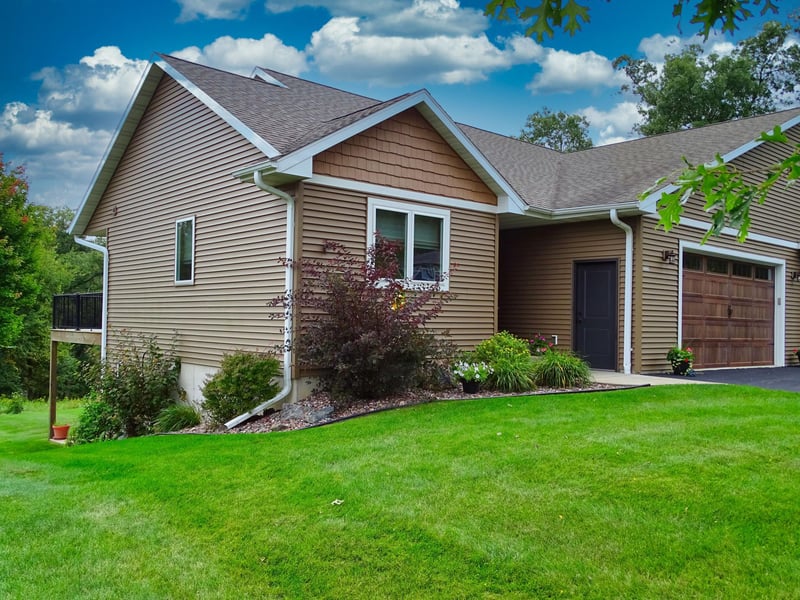 222 Country Ln, Durand, WI 54736