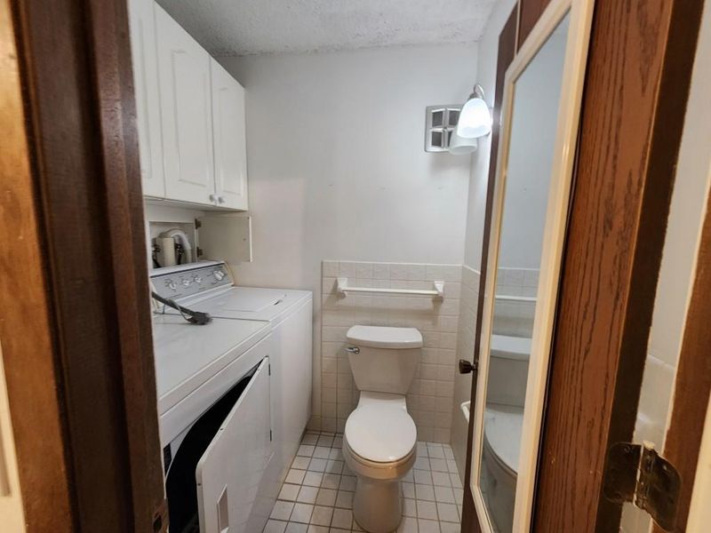 10501 Cedar Lake Rd #212, Hopkins, MN 55305