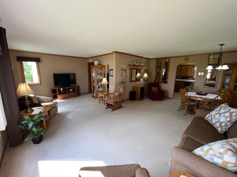 308 E Dakota Ave, Winger, MN 56592
