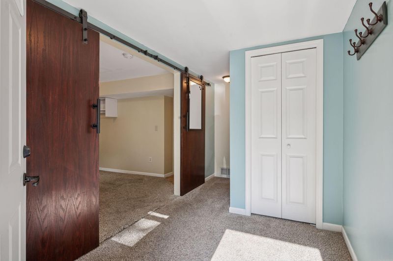 604 Gotzian St, Saint Paul, MN 55106