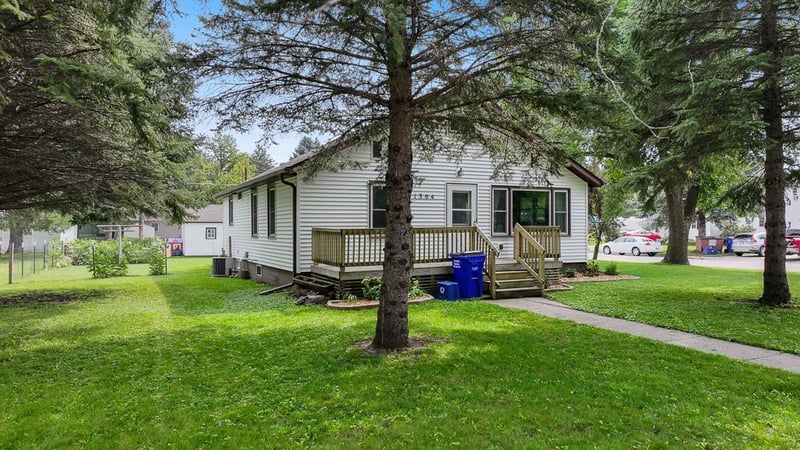 1304 10th St, Clarkfield, MN 56223