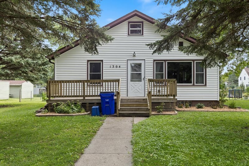 1304 10th St, Clarkfield, MN 56223