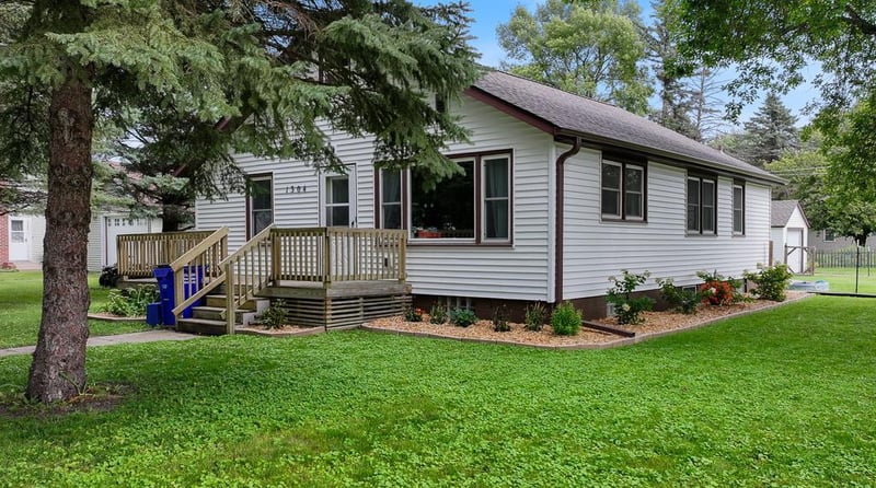 1304 10th St, Clarkfield, MN 56223