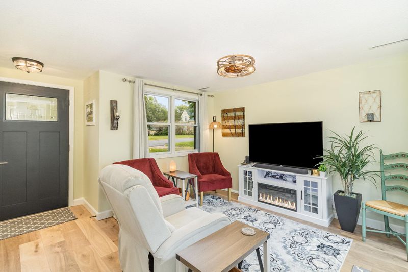 2092 Shryer Ave E, North Saint Paul, MN 55109