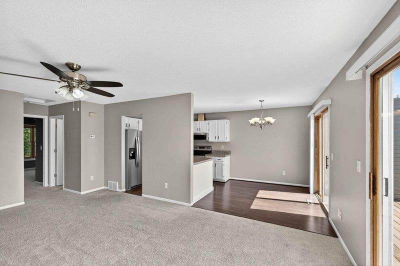 10281 Arrowwood Dr, Eden Prairie, MN 55347