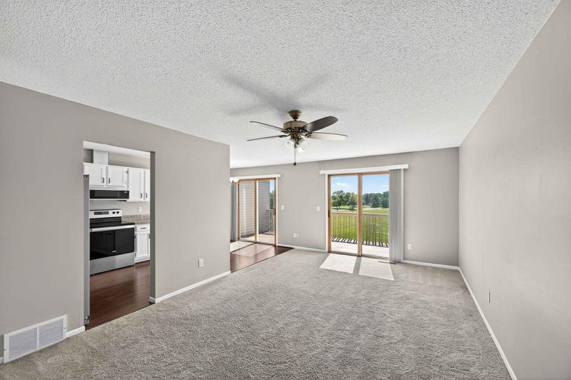 10281 Arrowwood Dr, Eden Prairie, MN 55347