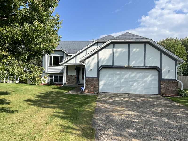 1433 Glenridge Dr, Prescott, WI 54021