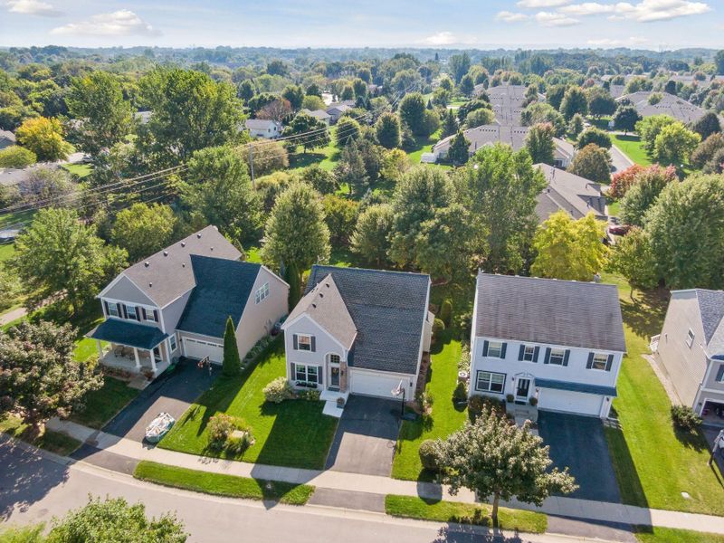 2207 Grimm Rd, Chaska, MN 55318