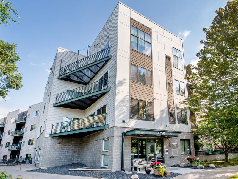 4750 E 53rd St #409, Minneapolis, MN 55417