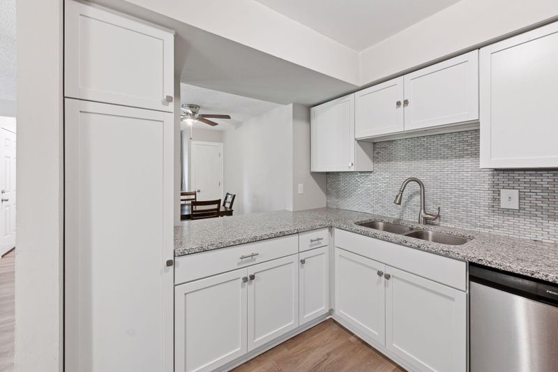 4714 Lenore Ln, Eagan, MN 55122