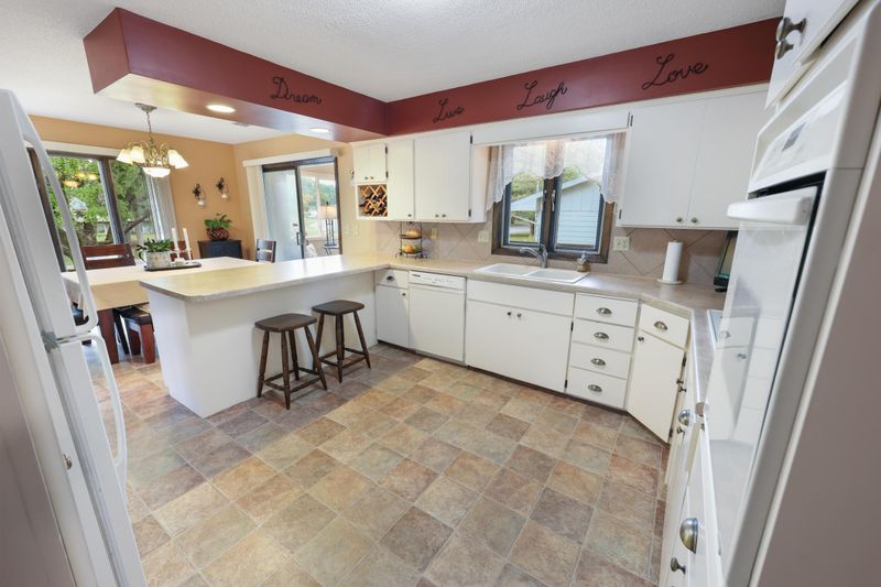 445 Aberdeen Dr, Waite Park, MN 56387