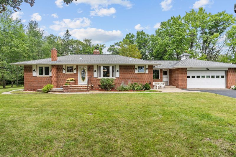 1425 Holly Dr E, Lino Lakes, MN 55038
