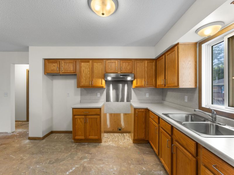 14815 County Road 5, Burnsville, MN 55306